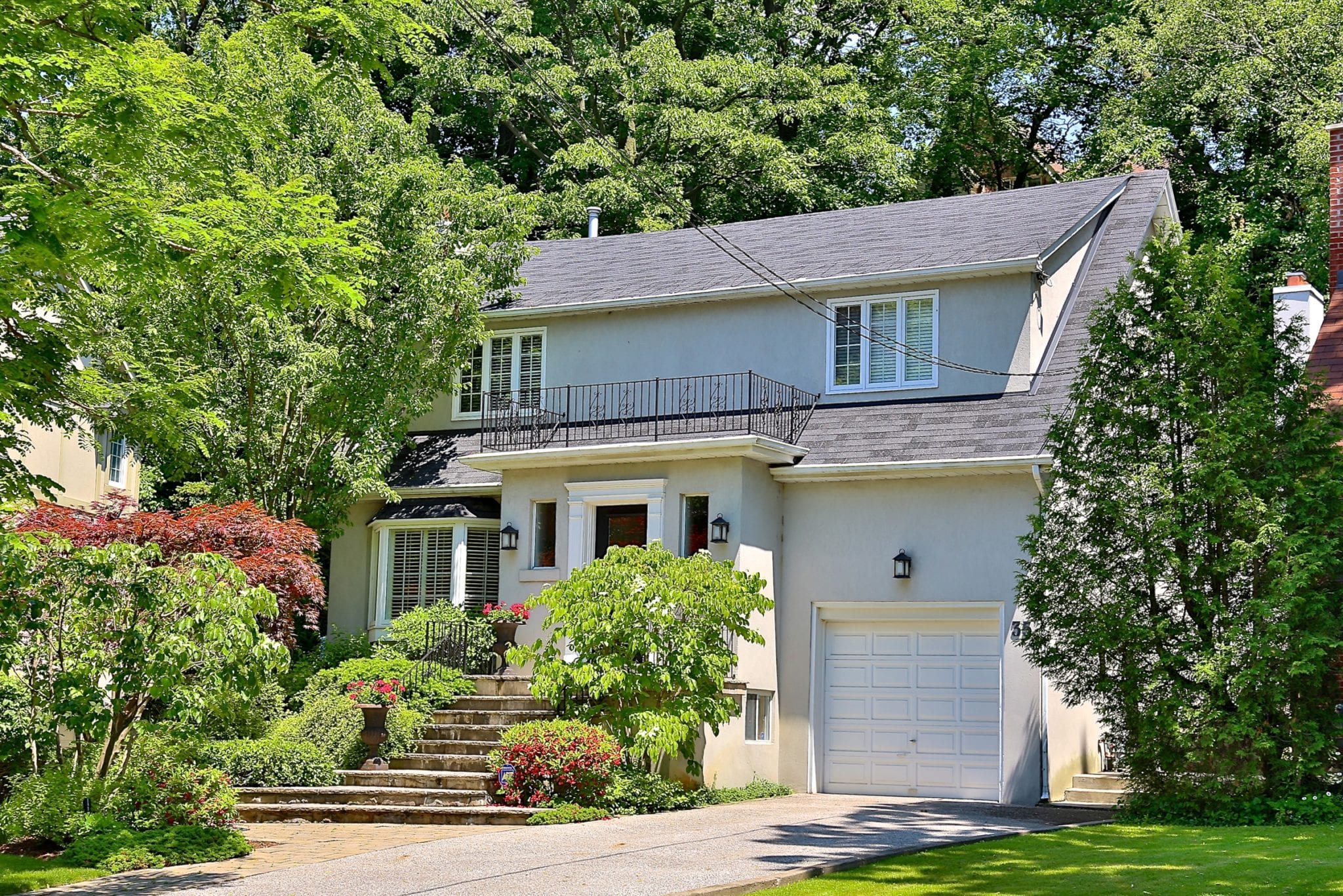 An Elegant 4 Bedroom Family Home in the Prestigious Brule Gardens